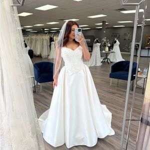 Essense of Australia Wedding Dress D4332